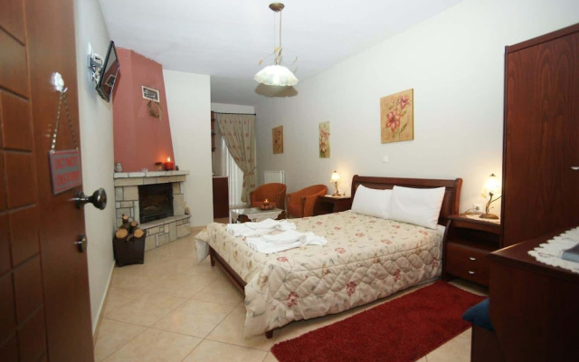 Orama Hotel - Lake Plastira Fireplace Suite