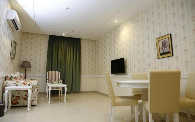 Flora Hotel Suite 2
