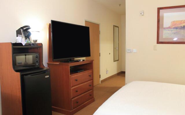 Holiday Inn Express Farmington - Bloomfield by IHG