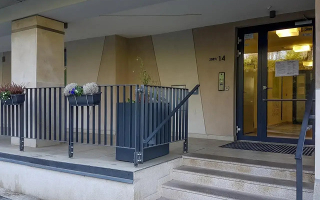 ONSITE Free Garage Parking, 10min Centre by Bus