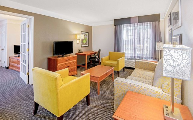 La Quinta Inn & Suites San Antonio Airport