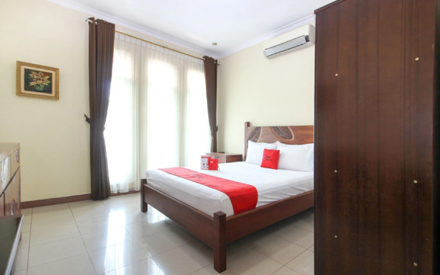 RedDoorz Plus near STIE YKPN