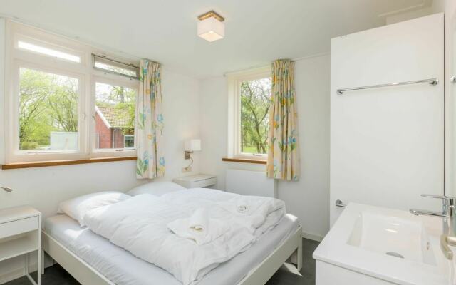 Attractive Holiday Home in Vrouwenpolder With Fenced Garden