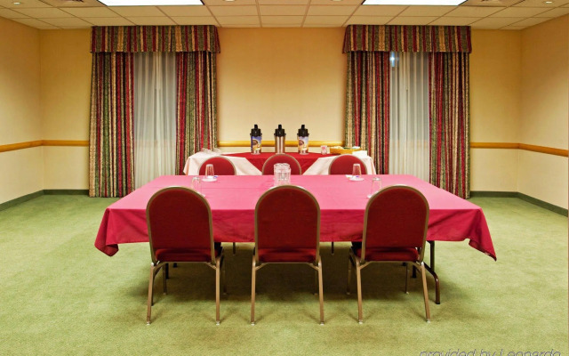 Holiday Inn Express Breezewood by IHG