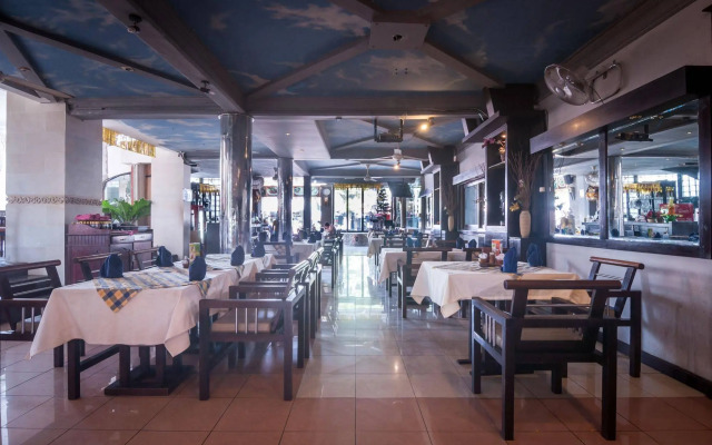 Отель Melasti Kuta Beach Hotel and Spa