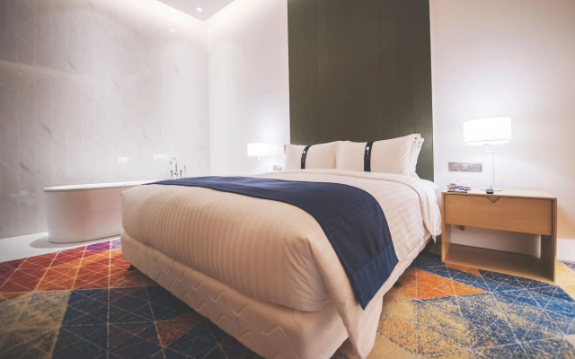 Holiday Inn Express Shanghai Songjiang Fangta by IHG