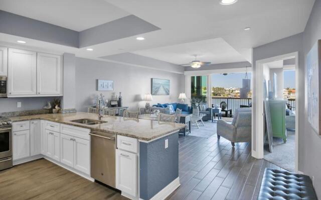 Waterfront -3BR - 2Kings -Pool Balcony - Beach