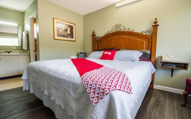 Hotel Calhoun by Oyo