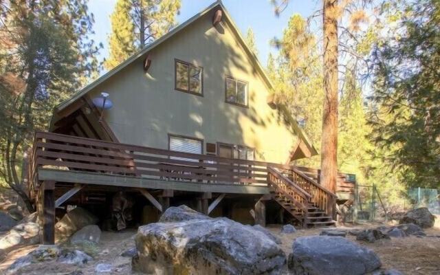 Scenic Wonders Yosemite Creekside Loft