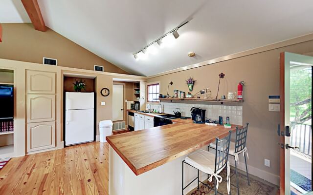 7BR 5 5BA Spicewood Sanctuary by RedAwning