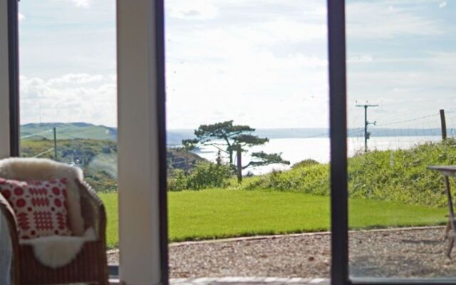 Holiday Home Cae Cwpwl