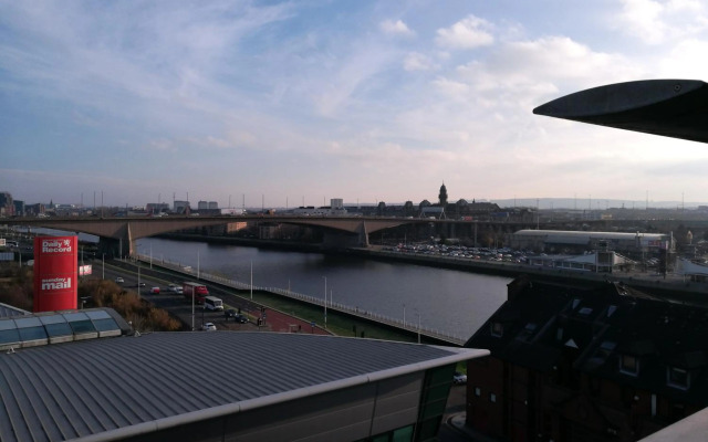 Glasgow Central Riverview Luxury Apartment (Sleeps upto 8)