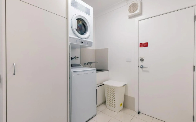 Sandy Beach House - Corlette Waterfront