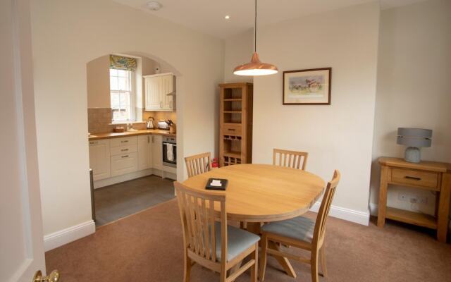 Spacious 2 Bedroom Apartment in Netherby Hall