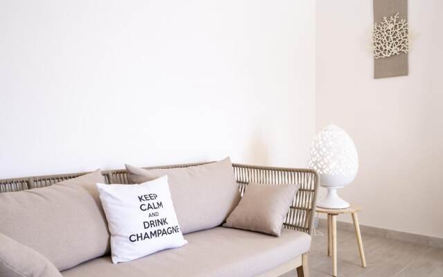 Seaside House With Jacuzzi by Wonderful Italy