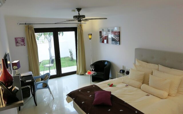 Birdcage Resort - Adult Only