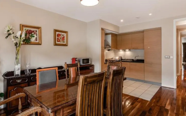 Hanover Wharf Apartment