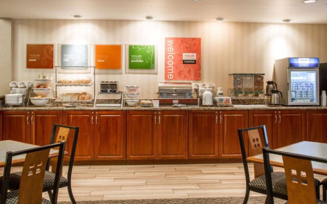 Comfort Suites Grand Rapids North