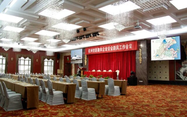 Wuyue Qianmen Hotel