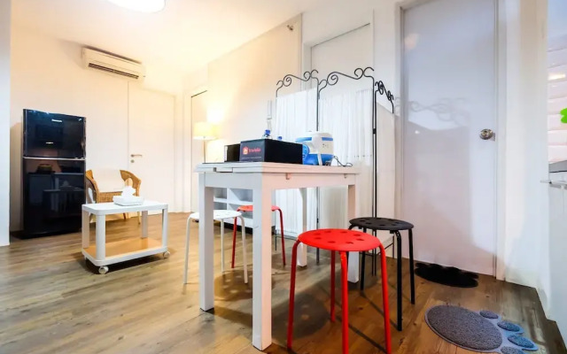 Modern And Comfy 3BR Bassura City Apartment