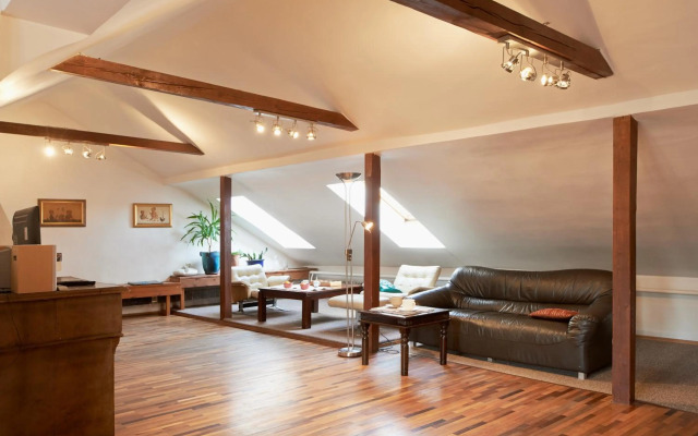 Regina House- sv. Mikalojaus 13