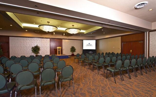 Coast Plaza Hotel & Suites