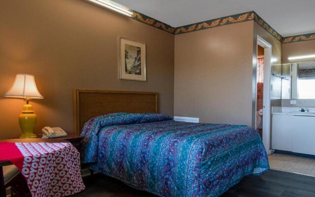 OYO Hotel Calhoun, GA I-75