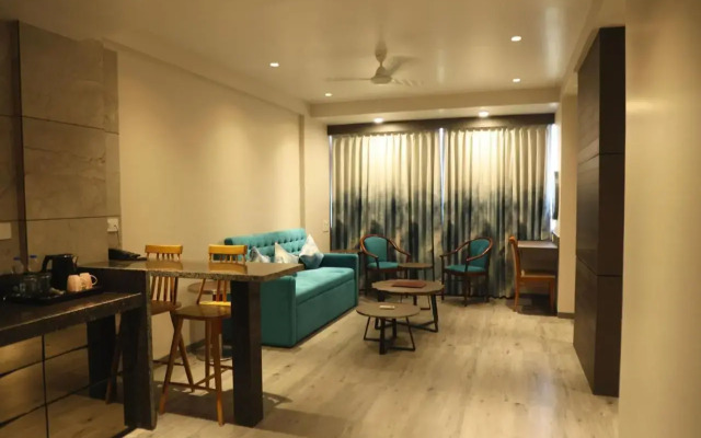 The Excellency by OYO Rooms