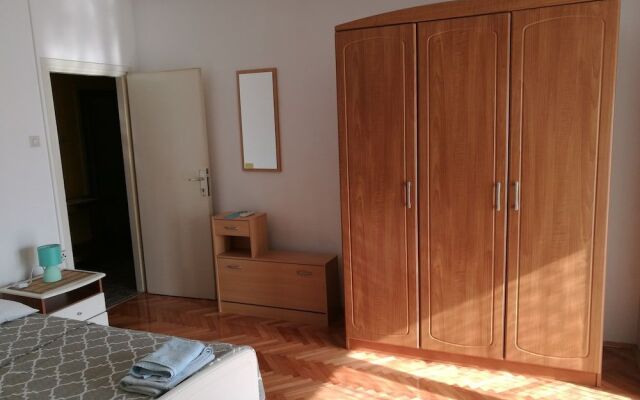 Viktor Rooms and Apartments