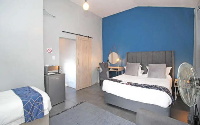 The Chameleon Stay @107