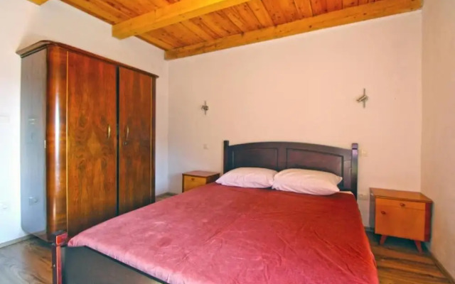 Comfortable Apartment With Pool and Garden