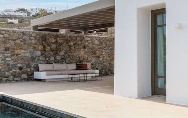 Bonzoe Suites & Villas