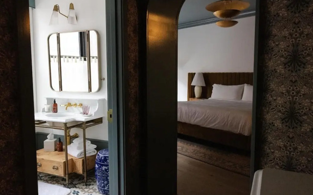 Fidelity Hotel