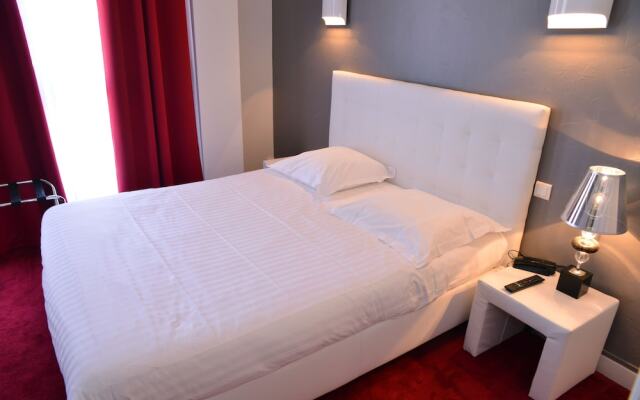 Square Hotel