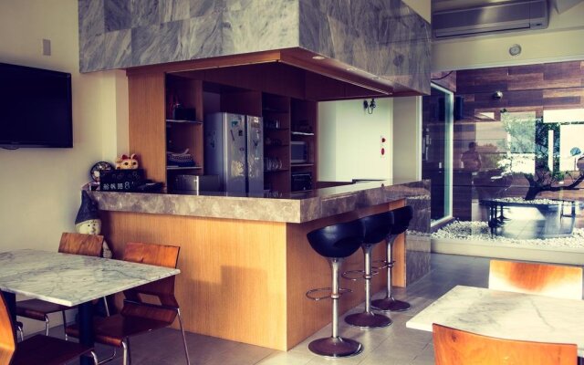 Sasa Nor Lamour B & B