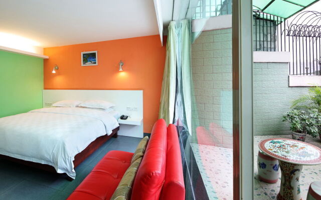 LN White House Hotel