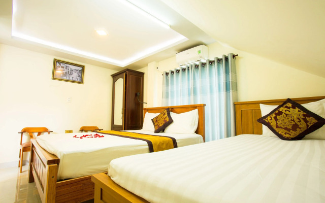 Riverside Pottery Village