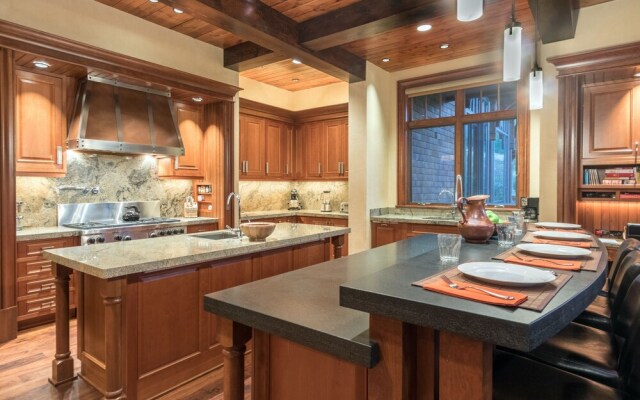Hood Park Manor - 9 Br Home