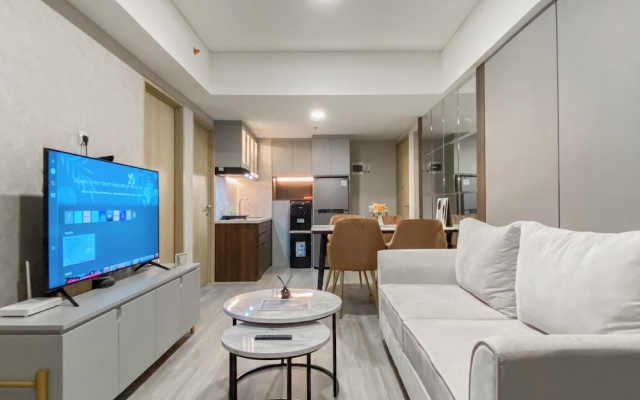 Homey And Modern Look 3Br At Meikarta With Balcon Apartment