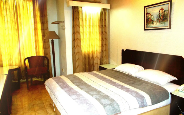 Super OYO Townhouse 2 Hotel Gunung Sahari