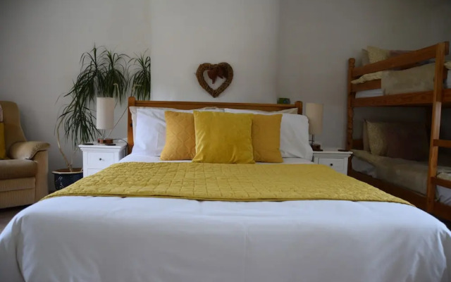 Sweetbriar Cottage B&B and Camping