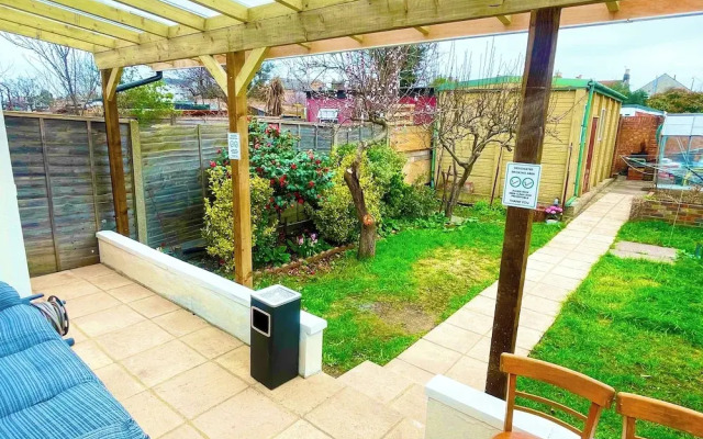 Charming London Apartment With City Views