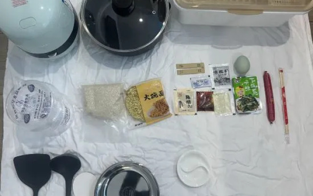 Gaozhou Yayuan Theme Apartment (Xiantai Avenue)
