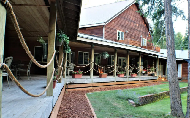 River Road Venue & Lodging