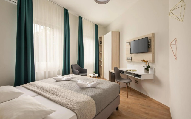 Kristály Hotel