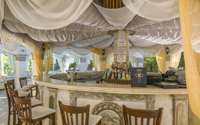 Golden Pearl Hotel