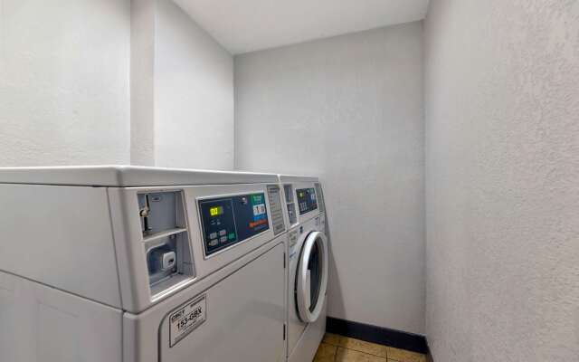 Motel 6 Oak Creek, WI