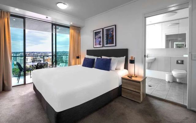 Oaks Brisbane on Felix Suites