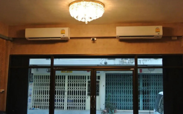 First Inn Bangkok - Hostel