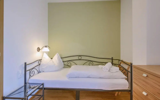 Tranquil Mountain Stay, Central & Sunny